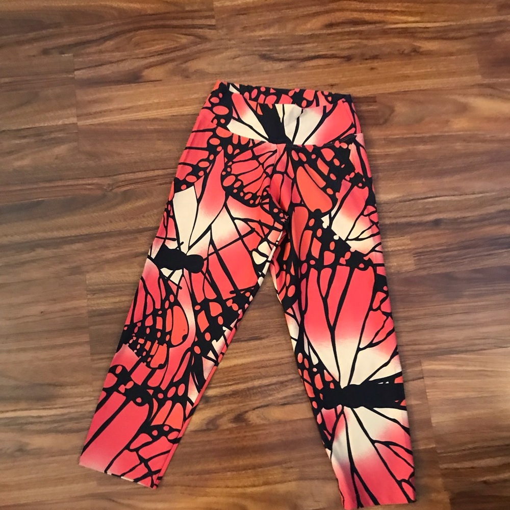 Liquido Monarch Print Capris